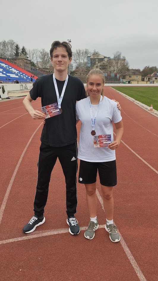 1500 Jenni és Andris bronz