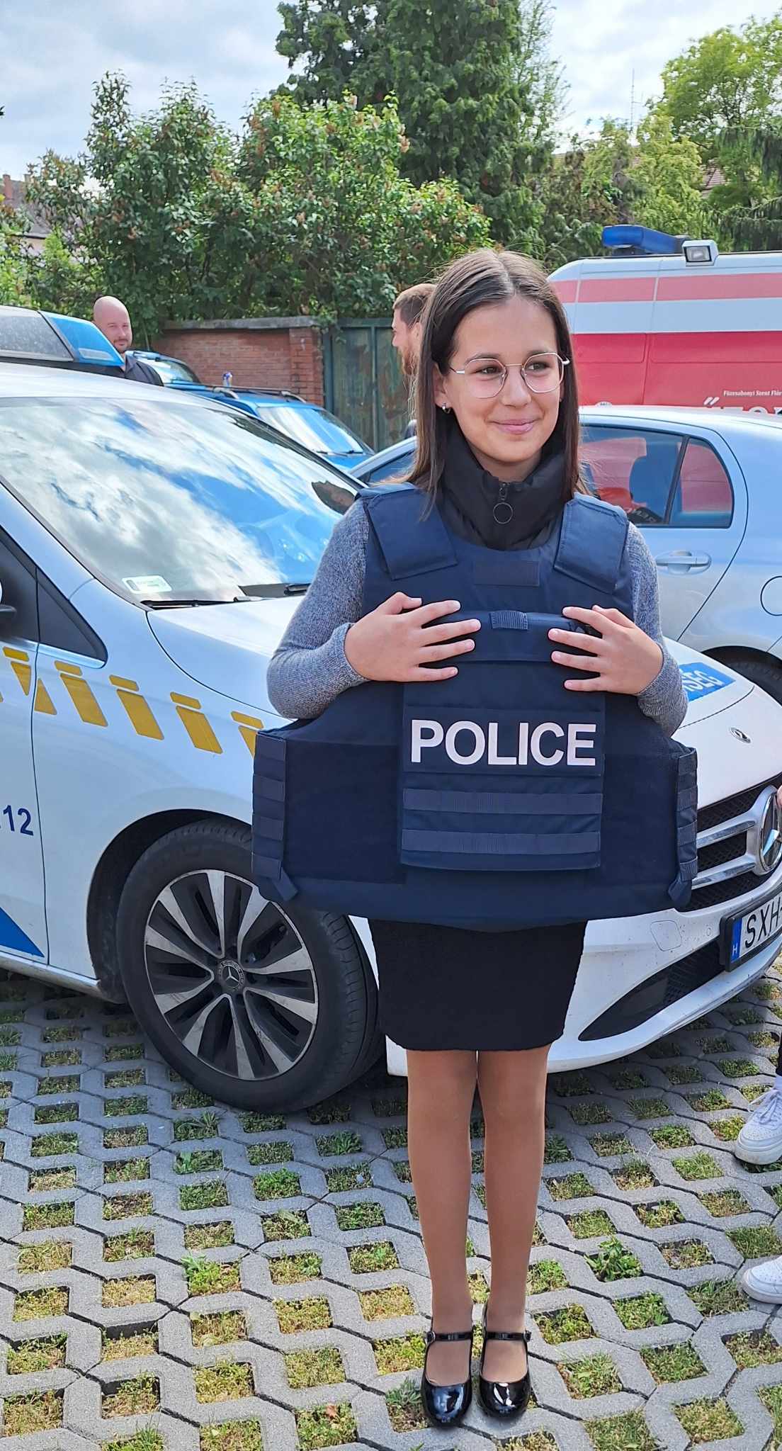 Lilkó mellényben2