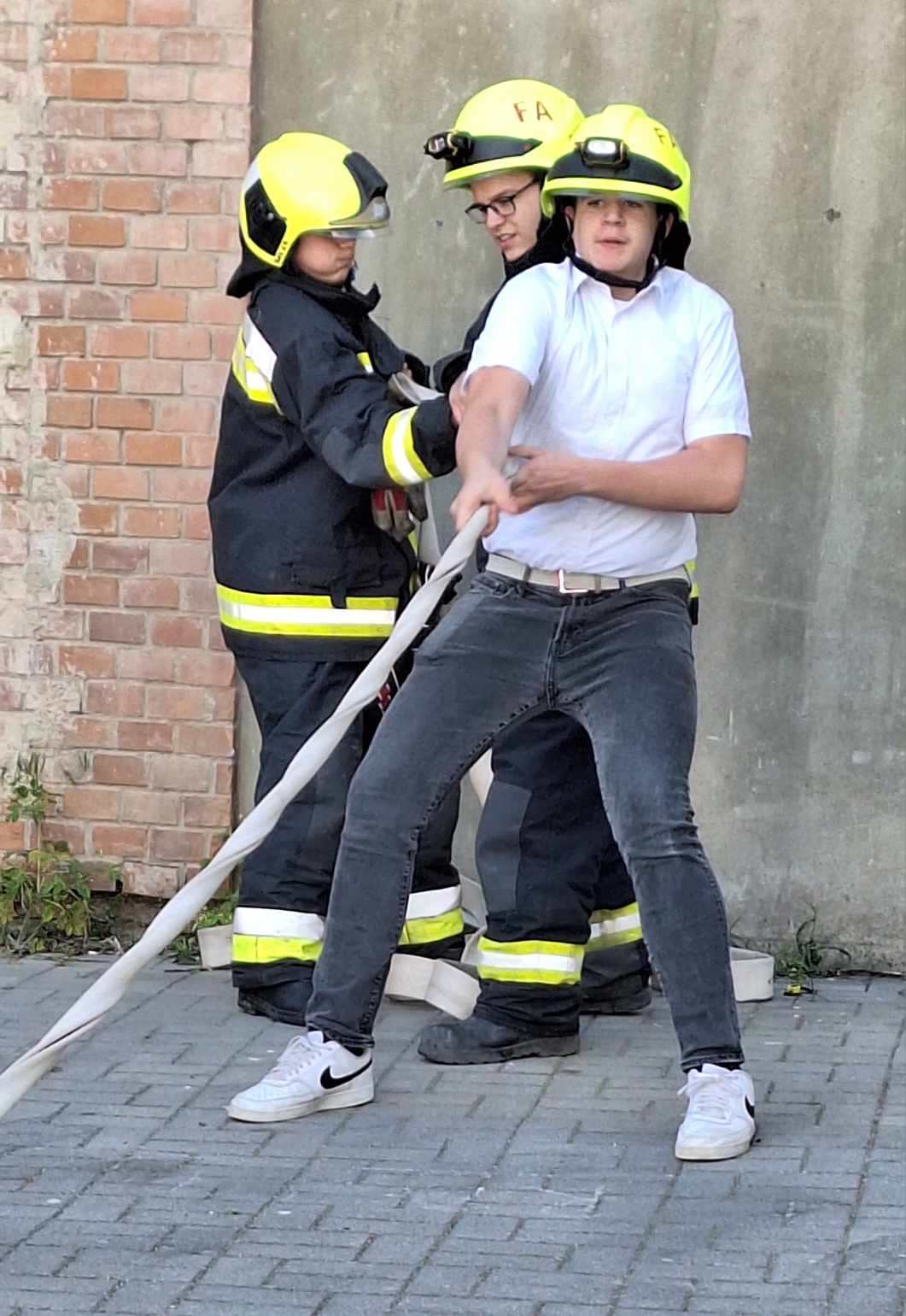 fiúk tüzes