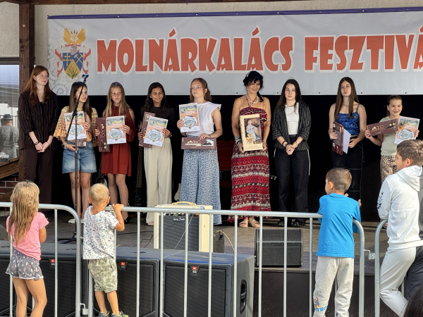 Iskolánk magánénekesei ismét különleges műsorral kedveskedtek!