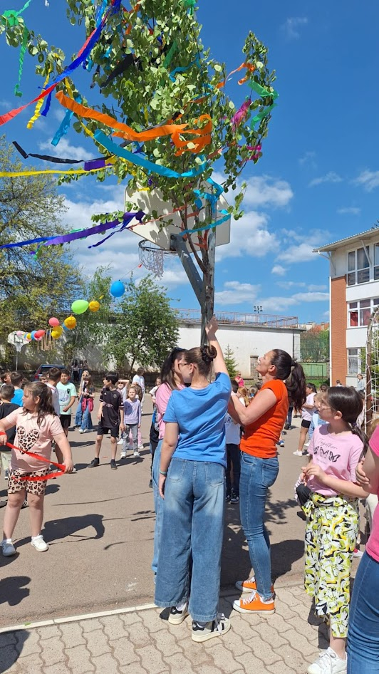 Fergeteges hangulatú majális