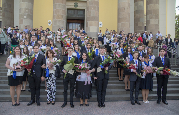 Elballagtak végzős diákjaink a gimnáziumból