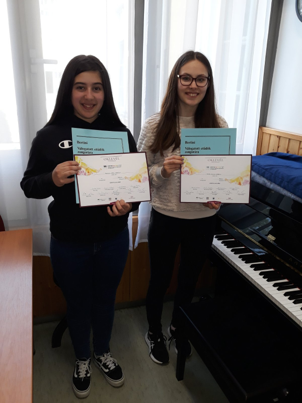  Iskolánk zeneművészeti ágán, zongora tanszakon újabb nemzetközi és hazai versenyeredményekkel lettünk gazdagabbak