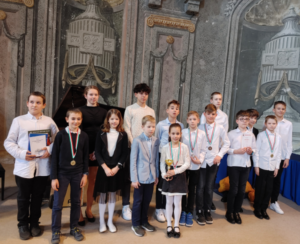 Matematika mindenütt!  Diákjaink a Zrínyi Ilona Matematikaverseny legeredményesebb versenyzői