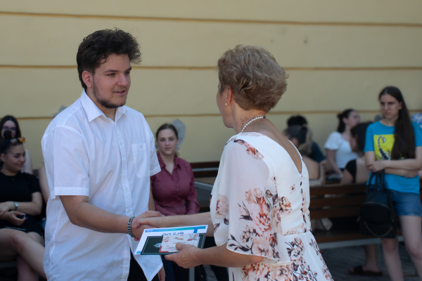 Évértékelés és bizonyítványosztás