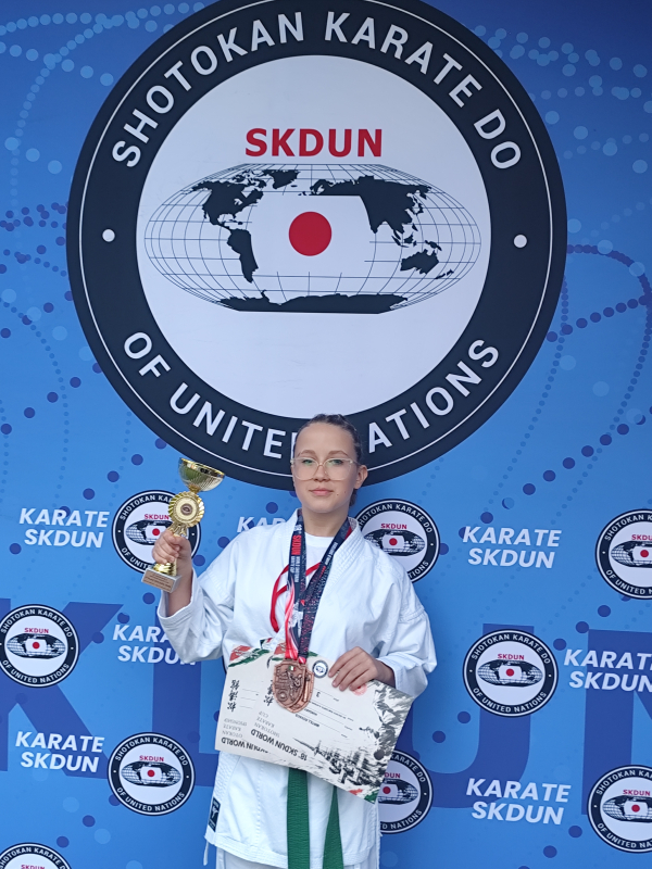 Világbajnoki bronzérmekkel tért haza Kovács Mirtill Eszter a karate világversenyről