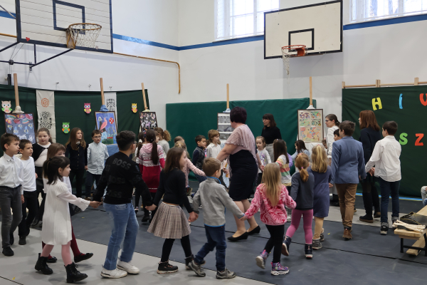 Hívogat az Eszterházy