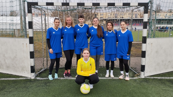 Sikerrel zárták a bajnokságot a gimis lányok...