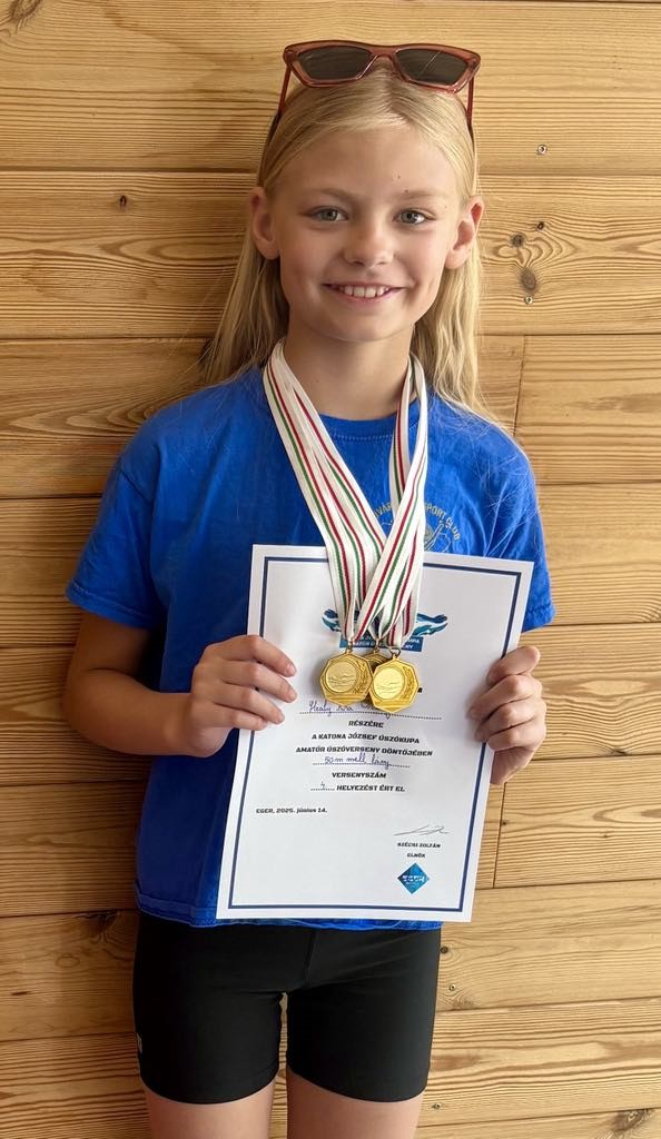 A hétvégén újra remekelt úszásban a Barkóczy utcai épületünk 3.e osztályos tanulója Healy Kira Orsolya