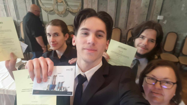 Gimnazista csapatunk sikere az országos történelemversenyen!