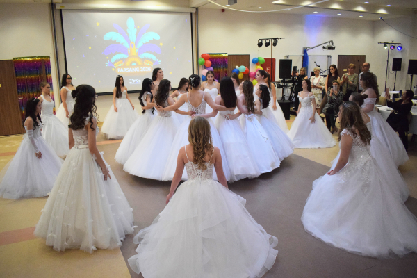 A 10. évfolyam bálja az EKKE Gyakorlóban!