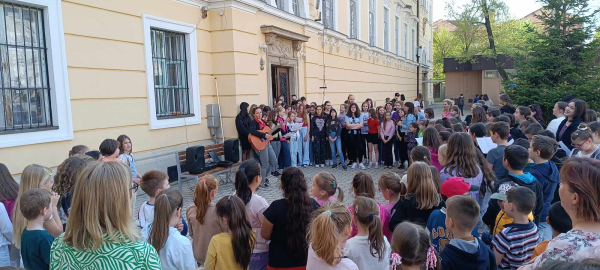 A magyar költészet napja a Barkóczy utcán