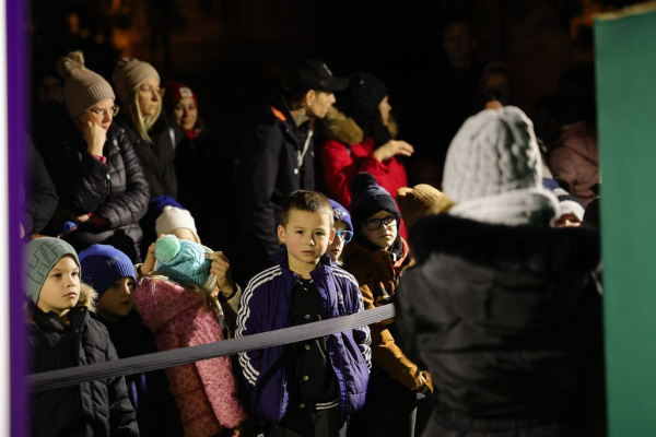 CSuhai Flóra zenés produkciója a Nemzedékek terén!