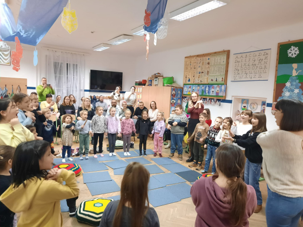 Barkóczy utcai épületünkben idén korai látogatást tett a Mikulás